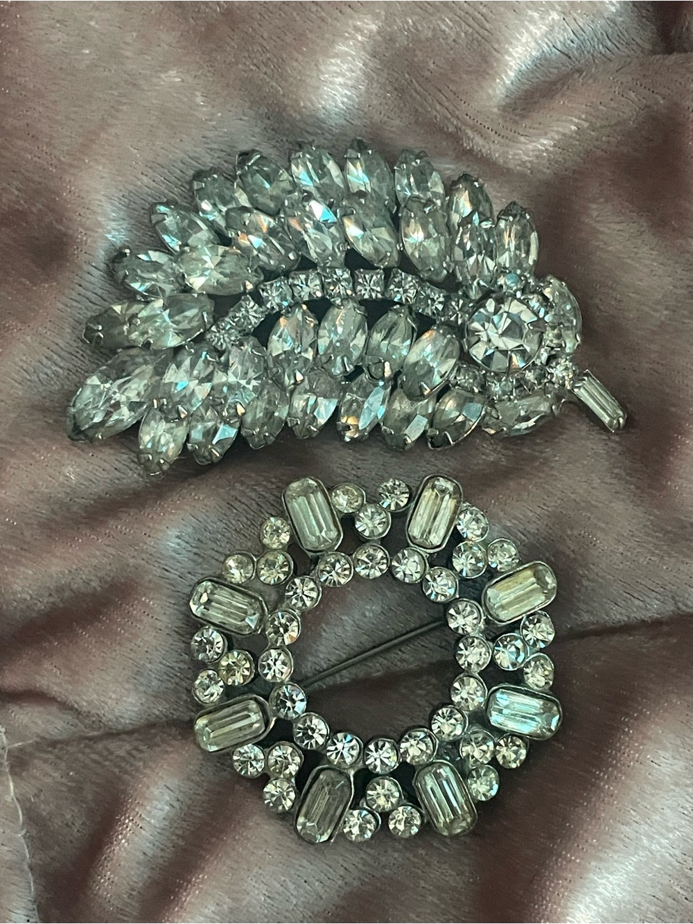 Unmarked Crystal Leaf and Circle Brooch Set - Silver-Tone Rhinestone Pins - Picture 5 of 7